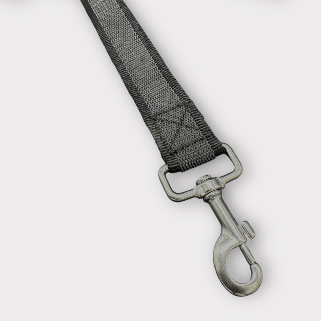 3.8 cm Breite gummierte Leine 2.2 m lang, mit Frog 360 oder Edelstahlkarabiner, verstellbar.
