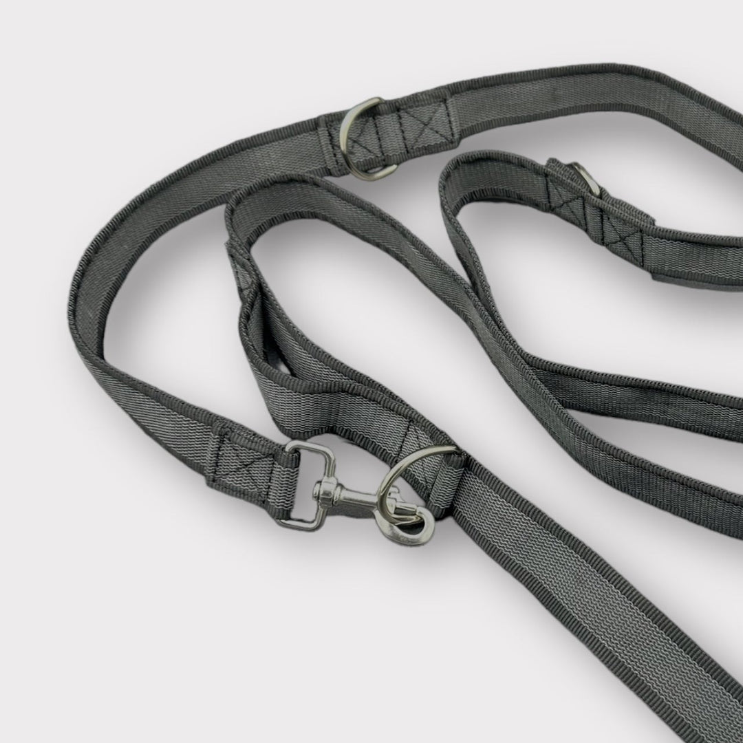 3.8 cm Breite gummierte Leine 2.2 m lang, mit Frog 360 oder Edelstahlkarabiner, verstellbar.